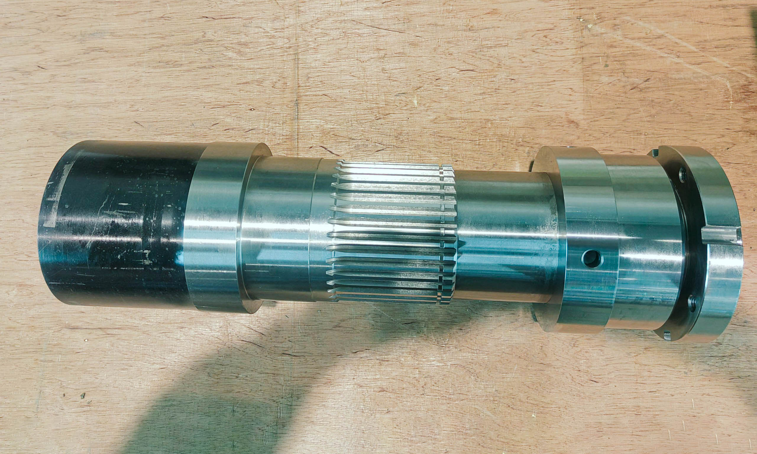 Главный вал, шлицевой 037546-2