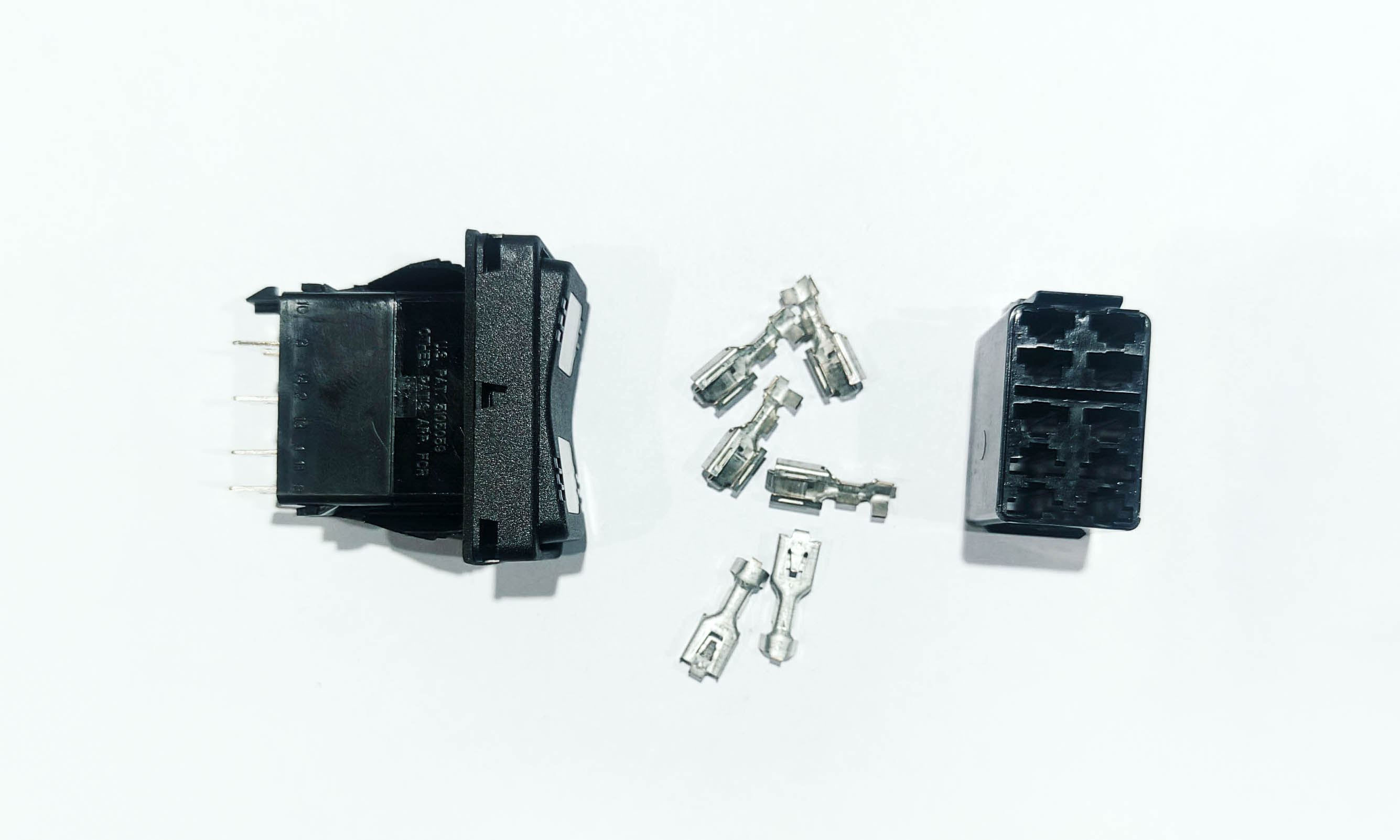 Кулисный переключатель ВКЛ/ВЫКЛ/ВКЛ в сборе 077508-4