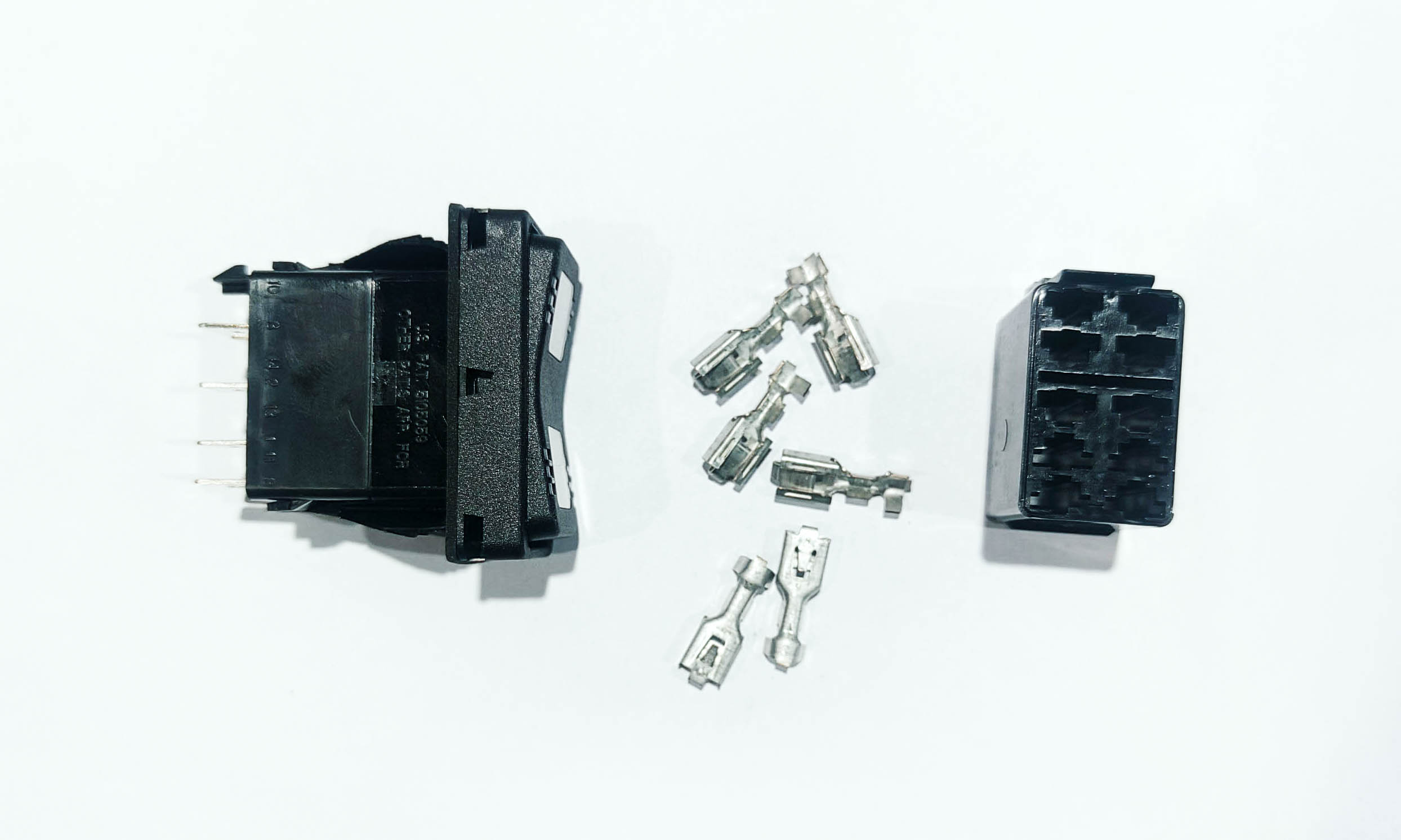 Кулисный переключатель ВКЛ/ВЫКЛ/ВКЛ в сборе 077508-3