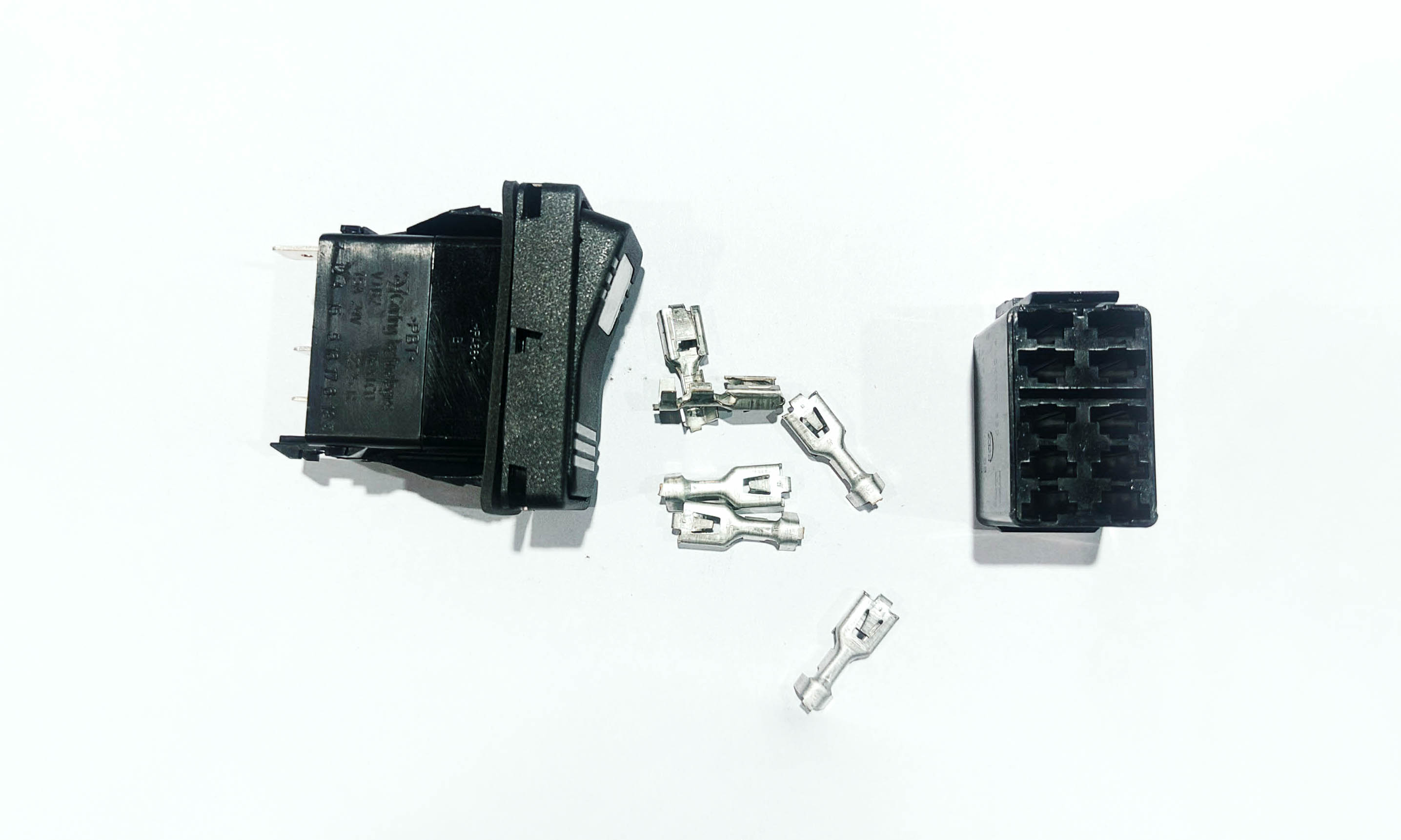 Кулисный переключатель ВКЛ/ВЫКЛ/ВКЛ в сборе 077508-1