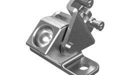 281-1199:Кронштейн центрального ролика двери кабины