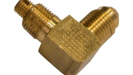 4N-1828:Коленчатый адаптер 7/16" x 1/8" 90°