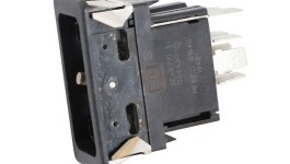 3E-8771:Основной выключатель с подсветкой 24 В с 8 ножевыми клеммами